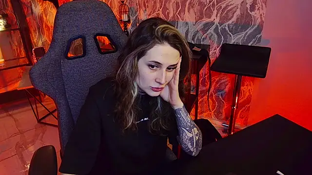 OliviaMcClean online show from 13, 11, 2025