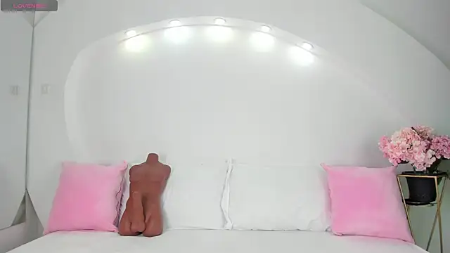 ValeriMilton online show from 20, 10, 2025