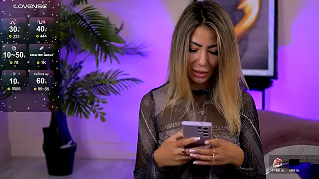 Snapshot of SophiaPotts chatting on 9, 11, 2025 SophiaPotts online show from 9, 11, 2025