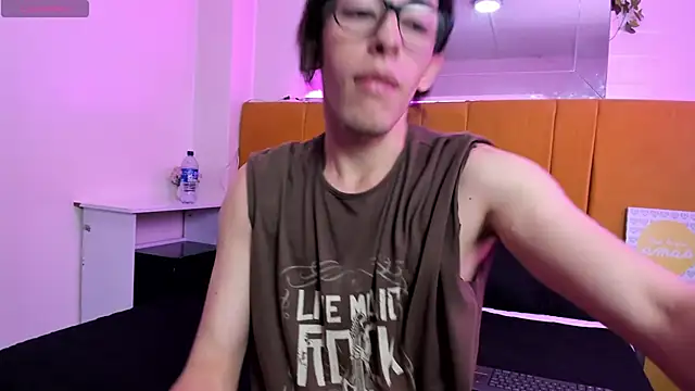 Snapshot of Andrew_Wolff chatting on 8, 3, 2025 Andrew Wolff online show from 8, 3, 2025