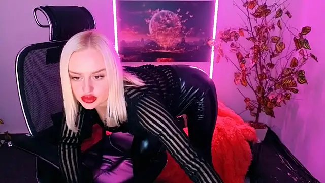 Snapshot of Miss_Alice_Silver chatting on 2, 11, 2025 Miss Alice Silver online show from 2, 11, 2025