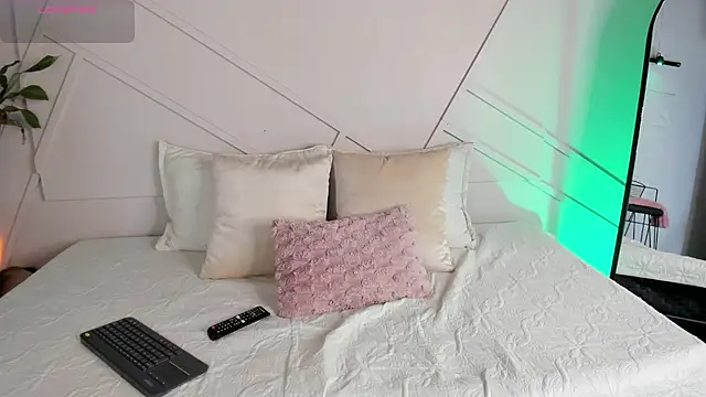 alanarouge online show from 5, 12, 2025