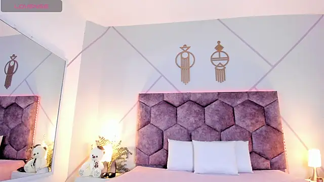 aurora collinss  online show from 14, 2, 2026