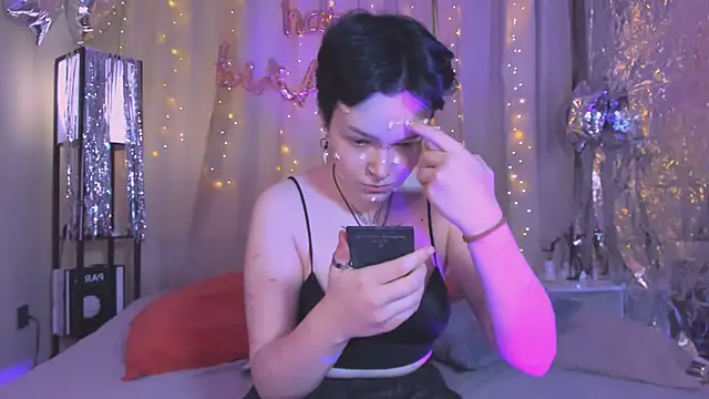 NicoleFlloret online show from 18, 3, 2025