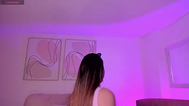 Snapshot of MaddisonCollins chatting on 23, 10, 2025 MaddisonCollins online show from 23, 10, 2025