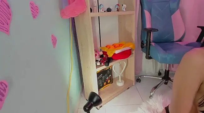 Olivia pretty  online show from 15, 3, 2025