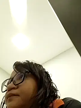 Snapshot of viviksmel chatting on 3, 12, 2025 viviksmel online show from 3, 12, 2025