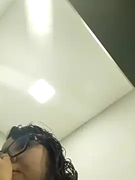 Snapshot of viviksmel chatting on 4, 12, 2025 viviksmel online show from 4, 12, 2025