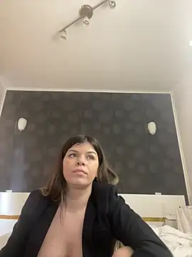 EllyMilf online show from 3, 3, 2025