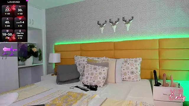 Snapshot of LeilaHiuston chatting on 19, 2, 2026 LeilaHiuston online show from 19, 2, 2026