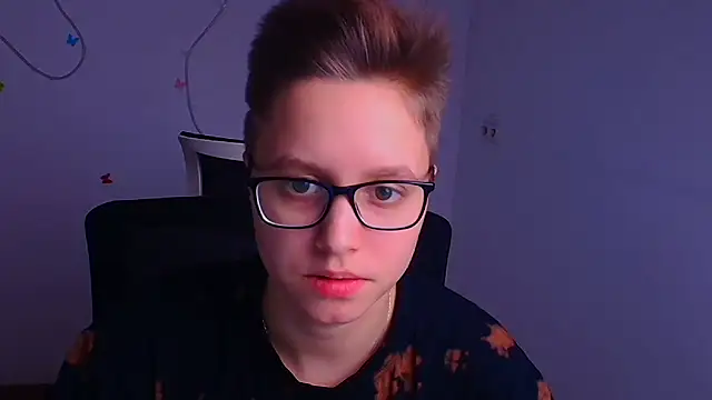 Bella Swannn online show from 6, 3, 2025