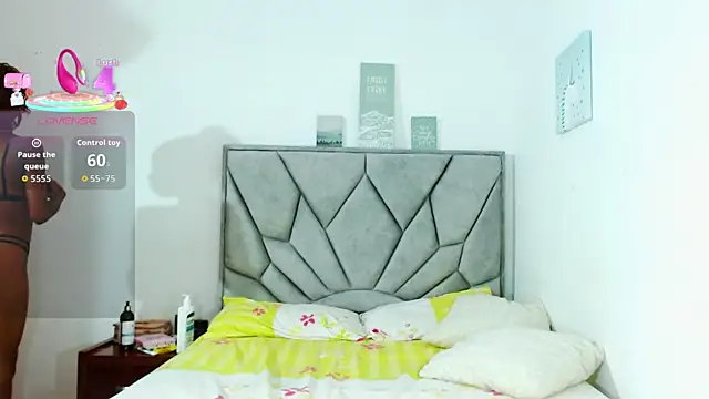 Snapshot of leslybrown chatting on 15, 11, 2025 leslybrown online show from 15, 11, 2025