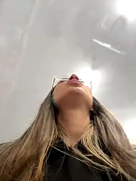 Isabella Varella online show from 18, 10, 2025