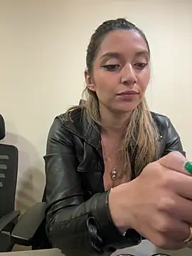 Isabella Varella online show from 11, 3, 2026