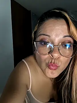 Snapshot of KimyCox_16 chatting on 5, 3, 2025 KimyCox 16 online show from 5, 3, 2025