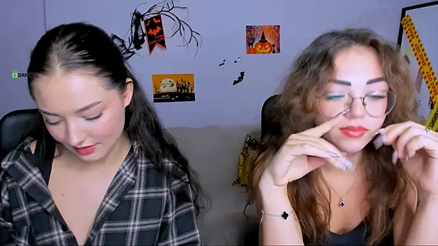 Snapshot of kiki_swan chatting on 27, 10, 2025 kiki swan online show from 27, 10, 2025