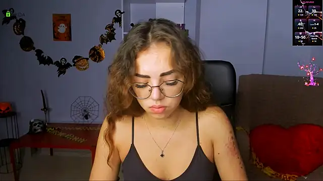 Snapshot of kiki_swan chatting on 29, 10, 2025 kiki swan online show from 29, 10, 2025