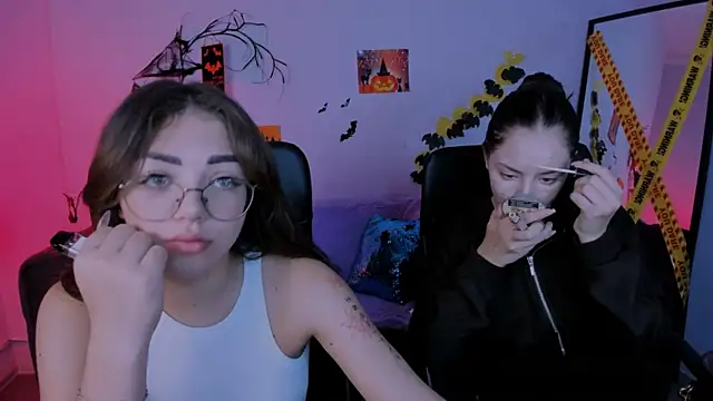 Snapshot of kiki_swan chatting on 4, 11, 2025 kiki swan online show from 4, 11, 2025