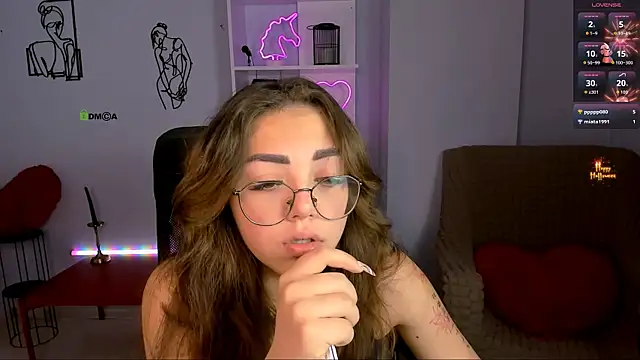 Snapshot of kiki_swan chatting on 7, 11, 2025 kiki swan online show from 7, 11, 2025