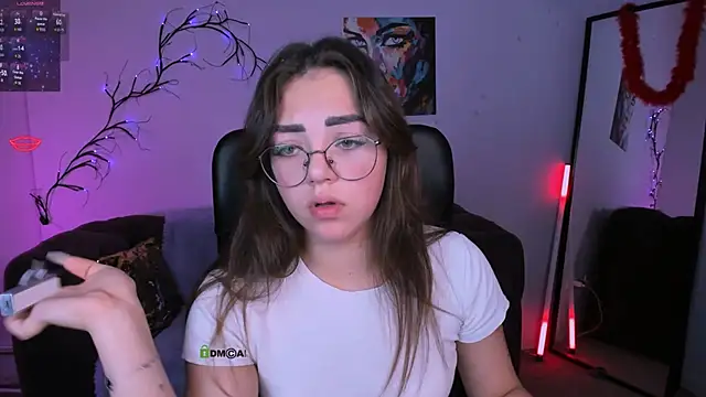 Snapshot of kiki_swan chatting on 17, 11, 2025 kiki swan online show from 17, 11, 2025