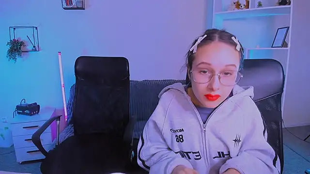 mona cloud online show from 10, 11, 2025