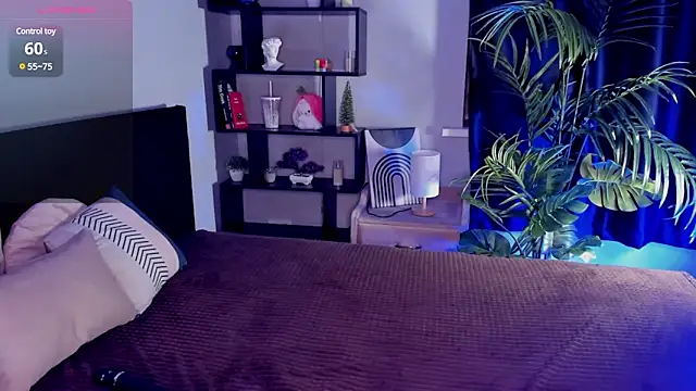 LisaBaillea online show from 6, 3, 2025