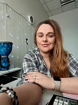 Juicy PeachLux online show from 15, 2, 2026