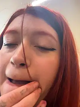 Karina Leon online show from 16, 12, 2025