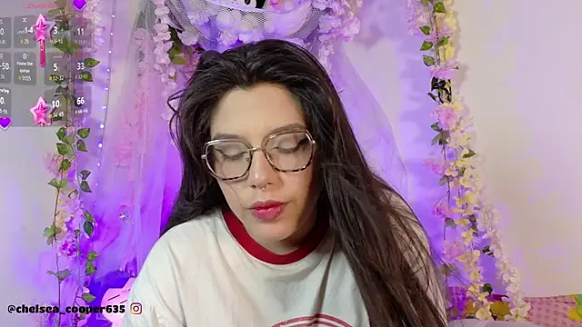 Snapshot of chelsea__coo chatting on 4, 10, 2025 chelsea  coo online show from 4, 10, 2025