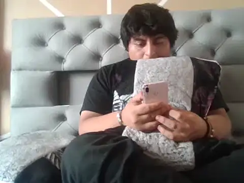 Snapshot of _stiven_1817 chatting on 1, 12, 2025 stiven 1817 online show from 1, 12, 2025