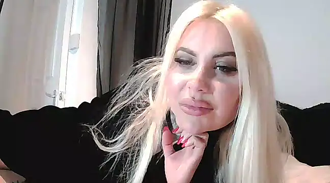 Chloe-Savage online show from 18, 3, 2025