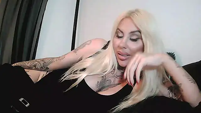 Chloe-Savage online show from 19, 3, 2025