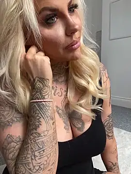 Chloe-Savage online show from 26, 9, 2025