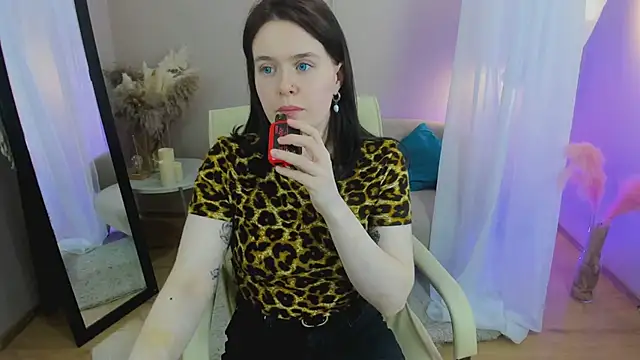  LunaMirana  online show from 12, 3, 2025
