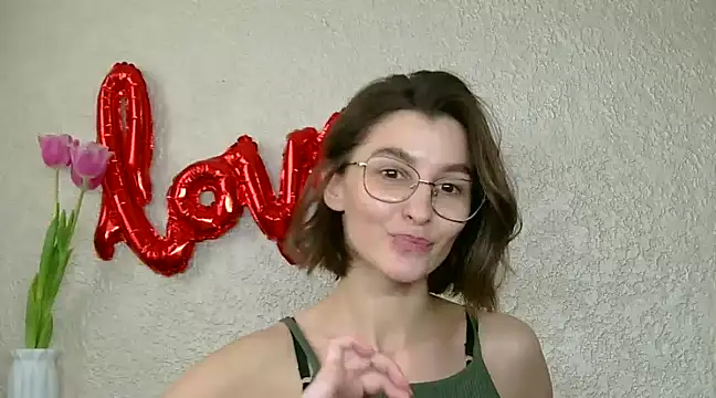 Snapshot of luna_Gharming chatting on 11, 3, 2025 luna Gharming online show from 11, 3, 2025