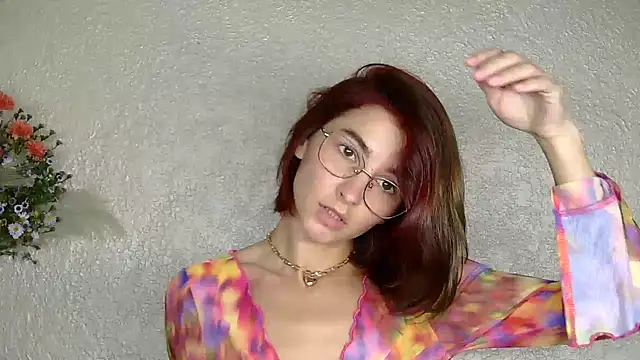 Snapshot of luna_Gharming chatting on 1, 10, 2025 luna Gharming online show from 1, 10, 2025