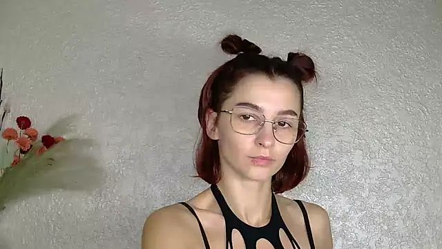 Snapshot of luna_Gharming chatting on 15, 10, 2025 luna Gharming online show from 15, 10, 2025