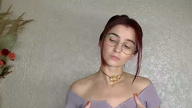 Snapshot of luna_Gharming chatting on 8, 11, 2025 luna Gharming online show from 8, 11, 2025