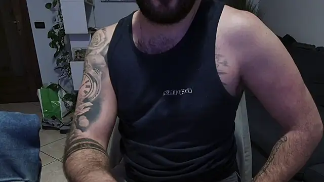 Snapshot of maialinofriuli chatting on 25, 11, 2025 maialinofriuli online show from 25, 11, 2025