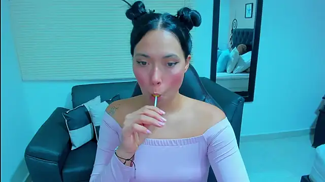 Snapshot of _LiilyWong chatting on 11, 10, 2025 LiilyWong online show from 11, 10, 2025