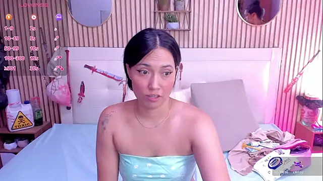 Snapshot of _LiilyWong chatting on 23, 10, 2025 LiilyWong online show from 23, 10, 2025