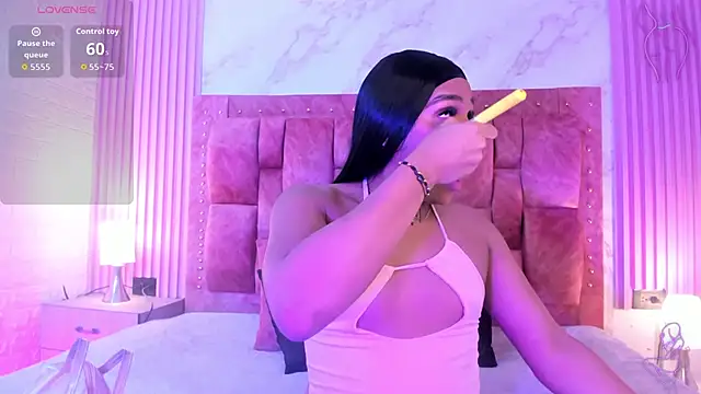 Snapshot of goldilockss15 chatting on 24, 9, 2025 goldilockss15 online show from 24, 9, 2025