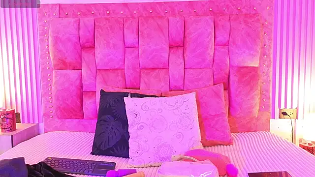 Snapshot of goldilockss15 chatting on 7, 10, 2025 goldilockss15 online show from 7, 10, 2025