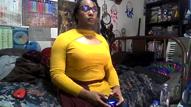 Snapshot of GardeniaFields chatting on 9, 11, 2025 GardeniaFields online show from 9, 11, 2025