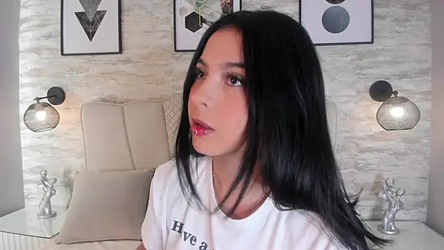 Snapshot of kanna_02 chatting on 24, 10, 2025 kanna 02 online show from 24, 10, 2025