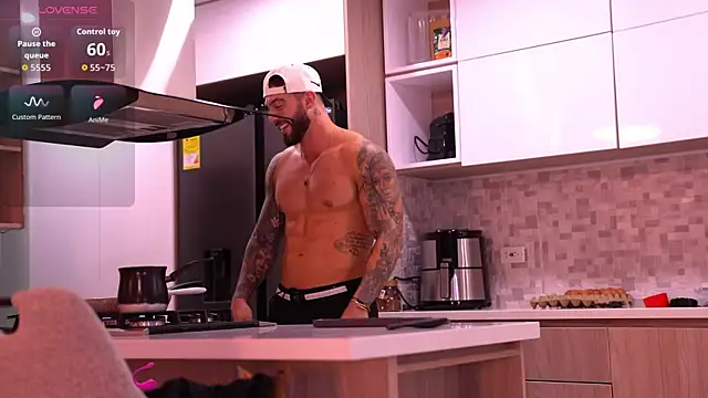 Snapshot of OLIVER_COLT chatting on 11, 9, 2025 OLIVER COLT online show from 11, 9, 2025