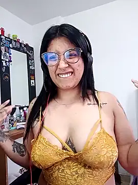 Snapshot of DaniPoison chatting on 7, 11, 2025 DaniPoison online show from 7, 11, 2025