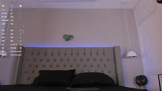 Emiliana Rios online show from 28, 10, 2025