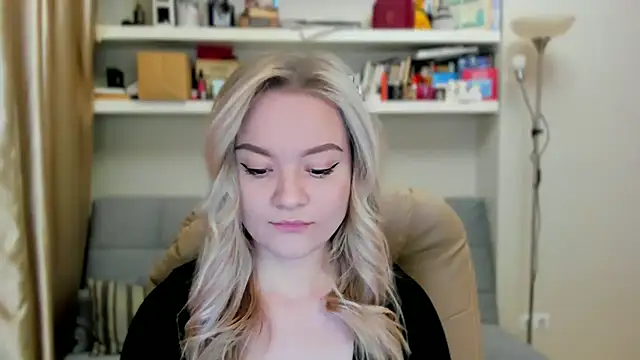 Snapshot of Kara_Smith_ chatting on 18, 10, 2025 Kara Smith online show from 18, 10, 2025