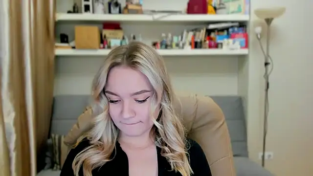 Snapshot of Kara_Smith_ chatting on 19, 10, 2025 Kara Smith online show from 19, 10, 2025